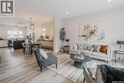 803B 2Nd Street E, Saskatoon, SK - Indoor Photo Showing Living Room