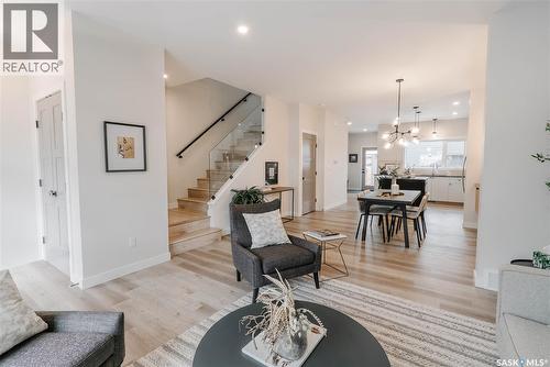 803B 2Nd Street E, Saskatoon, SK - Indoor Photo Showing Living Room