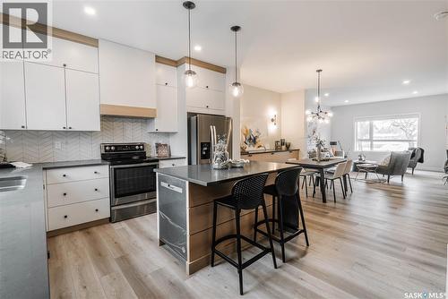 803B 2Nd Street E, Saskatoon, SK - Indoor Photo Showing Kitchen With Upgraded Kitchen