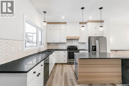 803 2Nd Street E, Saskatoon, SK - Indoor Photo Showing Kitchen With Stainless Steel Kitchen With Upgraded Kitchen