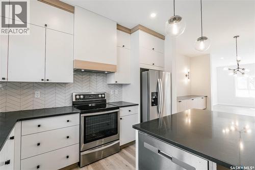 803 2Nd Street E, Saskatoon, SK - Indoor Photo Showing Kitchen With Stainless Steel Kitchen With Upgraded Kitchen