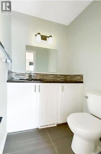 210 Clinton Place, Swift Current, SK - Indoor Photo Showing Bathroom