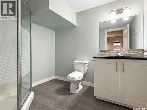 210 Clinton Place, Swift Current, SK - Indoor Photo Showing Bathroom