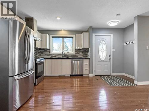 210 Clinton Place, Swift Current, SK - Indoor Photo Showing Kitchen With Stainless Steel Kitchen