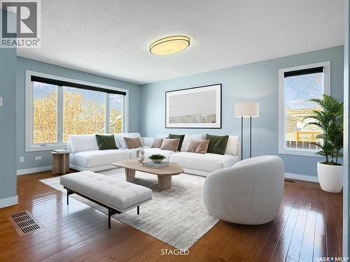 210 Clinton Place, Swift Current, SK - Indoor Photo Showing Living Room