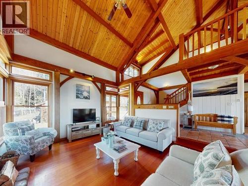 3749 Highway 101, Powell River, BC - Indoor Photo Showing Living Room
