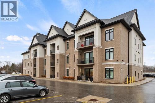 1855 WYOMING Unit# 111  Lasalle, ON N9H 0C8