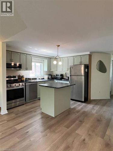 318 Sable Court, Waterloo, ON - Indoor Photo Showing Kitchen