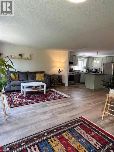 318 Sable Court, Waterloo, ON - Indoor Photo Showing Living Room