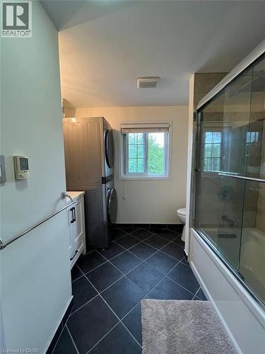 318 Sable Court, Waterloo, ON - Indoor Photo Showing Bathroom