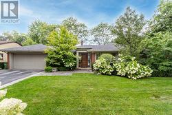 96 LAURENTIDE DRIVE Toronto, ON M3A 3E5