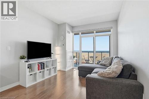 560 North Service Road Unit# 708, Grimsby, ON - Indoor Photo Showing Living Room