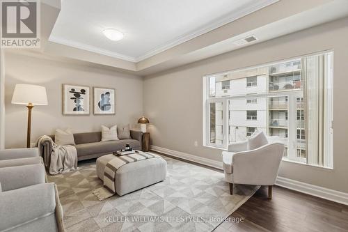 305 - 89 Ridout Street S, London South (South F), ON - Indoor Photo Showing Living Room