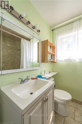 230 Burlington Street, London South (South J), ON - Indoor Photo Showing Bathroom