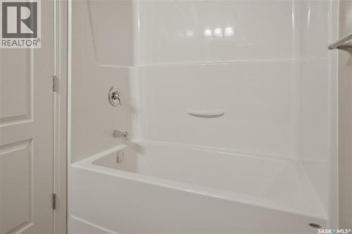 432 3Rd Avenue W, Unity, SK - Indoor Photo Showing Bathroom