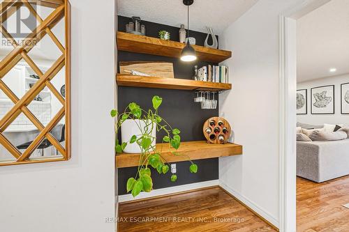 980 Glen View Avenue, Burlington, ON - Indoor Photo Showing Other Room