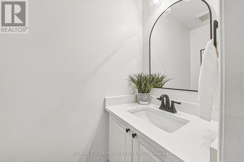 980 Glen View Avenue, Burlington, ON - Indoor Photo Showing Bathroom