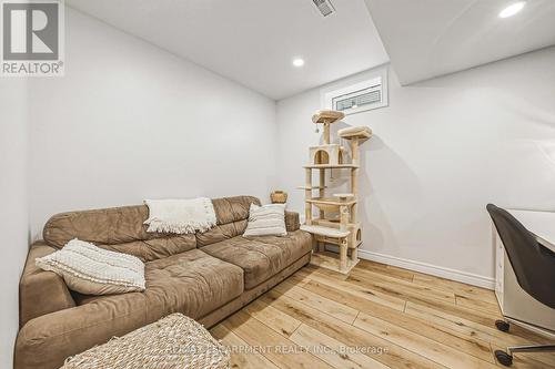 980 Glen View Avenue, Burlington, ON - Indoor