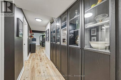 980 Glen View Avenue, Burlington, ON - Indoor