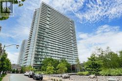 813 - 103 THE QUEENSWAY W Toronto, ON M6S 5B3