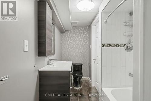360 Culpepper Place, Waterloo, ON - Indoor Photo Showing Bathroom
