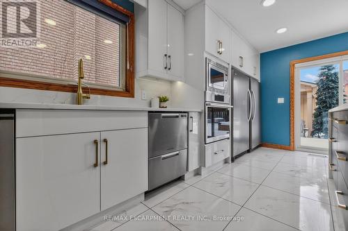 41 Candor Crescent, Hamilton, ON - Indoor Photo Showing Kitchen