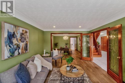 41 Candor Crescent, Hamilton, ON - Indoor Photo Showing Living Room