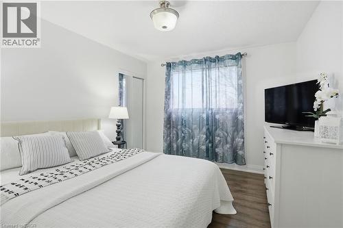 102 Dundee Drive, Caledonia, ON - Indoor Photo Showing Bedroom