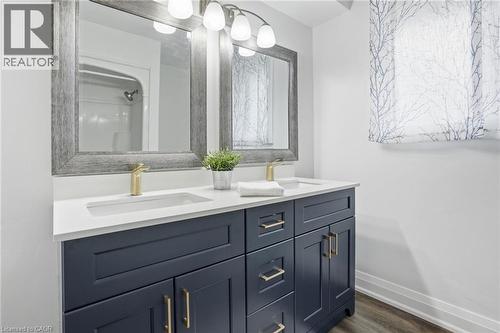 102 Dundee Drive, Caledonia, ON - Indoor Photo Showing Bathroom