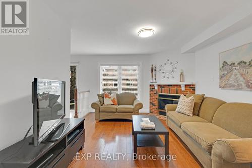 1471 Pickwick Drive, Mississauga, ON - Indoor Photo Showing Living Room With Fireplace