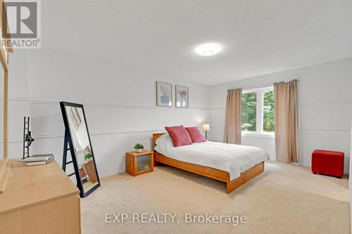 1471 Pickwick Drive, Mississauga, ON - Indoor Photo Showing Bedroom