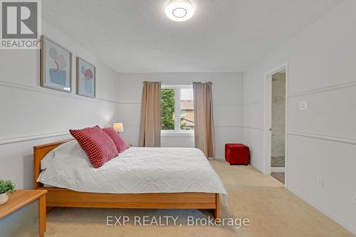 1471 Pickwick Drive, Mississauga, ON - Indoor Photo Showing Bedroom