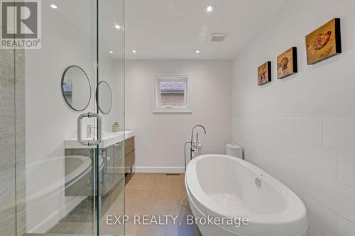 1471 Pickwick Drive, Mississauga, ON - Indoor Photo Showing Bathroom