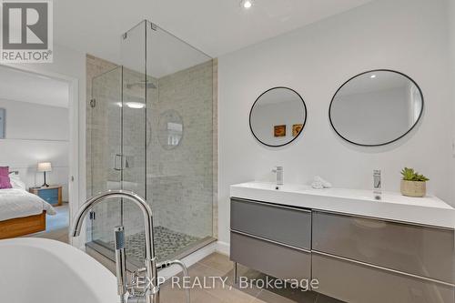1471 Pickwick Drive, Mississauga, ON - Indoor Photo Showing Bathroom