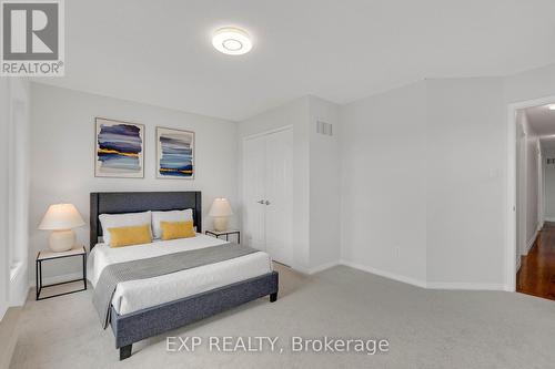 1471 Pickwick Drive, Mississauga, ON - Indoor Photo Showing Bedroom