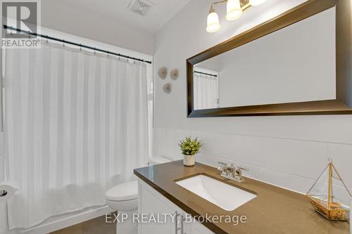 1471 Pickwick Drive, Mississauga, ON - Indoor Photo Showing Bathroom