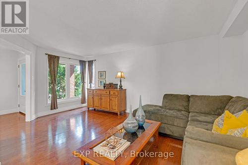 1471 Pickwick Drive, Mississauga, ON - Indoor Photo Showing Living Room