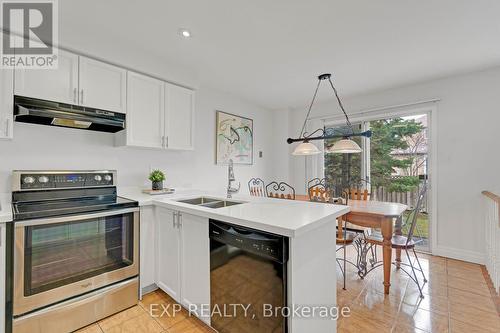 1471 Pickwick Drive, Mississauga, ON - Indoor Photo Showing Kitchen With Double Sink
