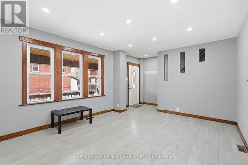 570 Cannon Street E, Hamilton, ON - Indoor Photo Showing Other Room
