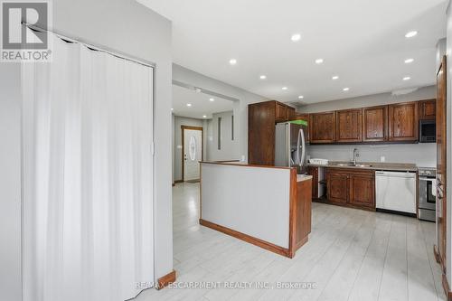 570 Cannon Street E, Hamilton, ON - Indoor Photo Showing Kitchen