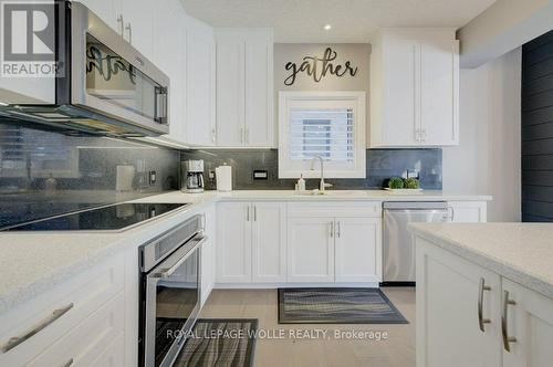 43 Greyhawk Street, Kitchener, ON - Indoor Photo Showing Kitchen