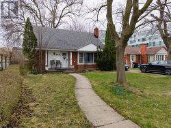 289 ALBERT STREET  Waterloo, ON N2L 3T9