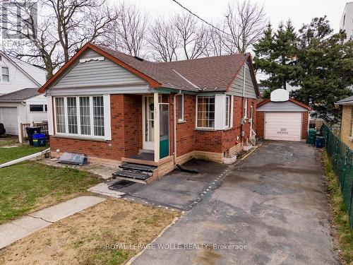 Front Drive & Garage - 291 Albert Street, Waterloo, ON - Outdoor