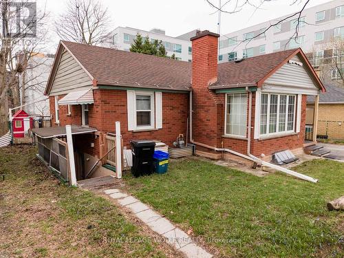Front Separate Entrance to Basement - 291 Albert Street, Waterloo, ON - Outdoor