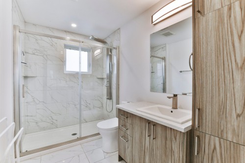 Salle de bains - 345 Rue Louis-Hébert, Mascouche, QC - Indoor Photo Showing Bathroom