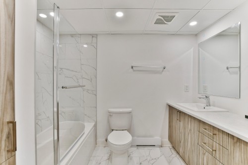 Salle de bains - 345 Rue Louis-Hébert, Mascouche, QC - Indoor Photo Showing Bathroom