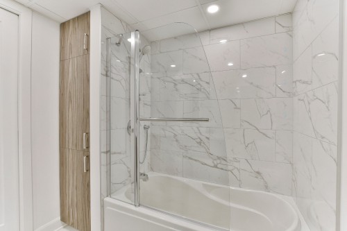 Salle de bains - 345 Rue Louis-Hébert, Mascouche, QC - Indoor Photo Showing Bathroom