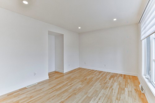 Salon - 345 Rue Louis-Hébert, Mascouche, QC - Indoor Photo Showing Other Room