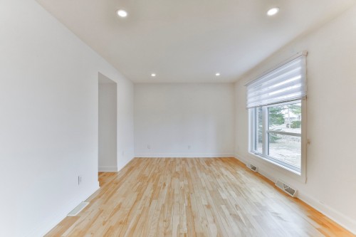 Salon - 345 Rue Louis-Hébert, Mascouche, QC - Indoor Photo Showing Other Room