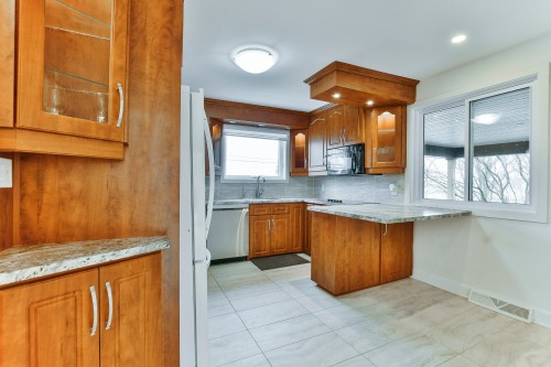 Cuisine - 345 Rue Louis-Hébert, Mascouche, QC - Indoor Photo Showing Kitchen